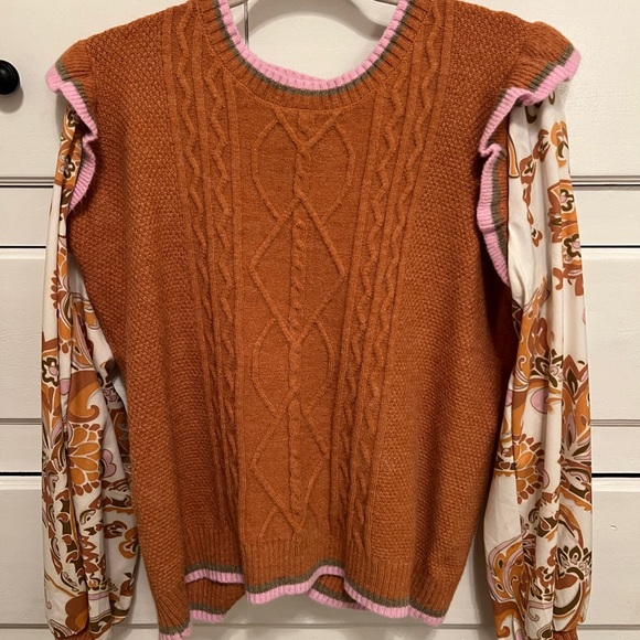 Women’s sweater. Fate Brand size large - Picture 2 of 2